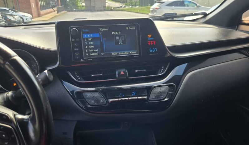
								2018 Toyota C-HR XLE full									