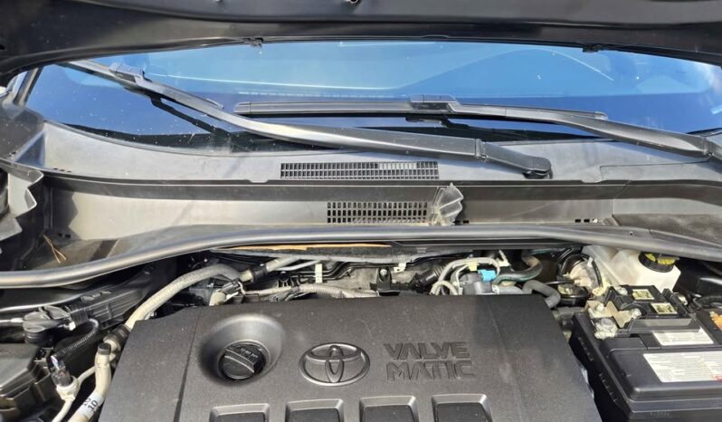 
								2018 Toyota C-HR XLE full									