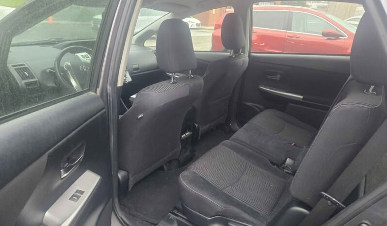 
								2016 Toyota Prius V full									