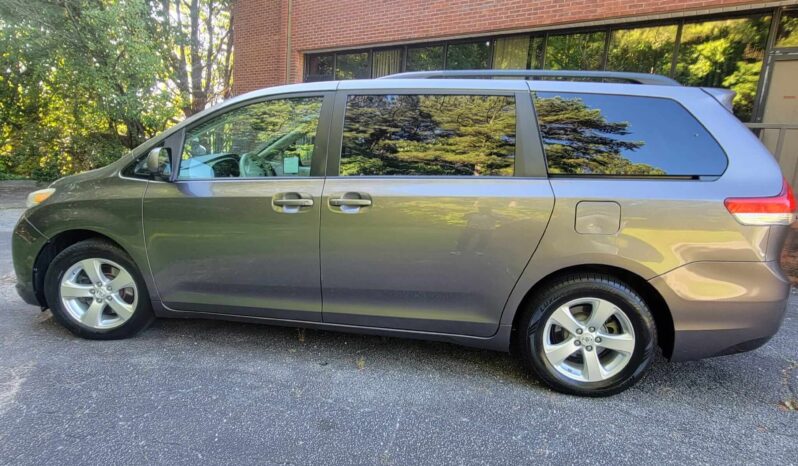 pre-owned 2012 Toyota Sienna LE for sale at Bolinton Autos