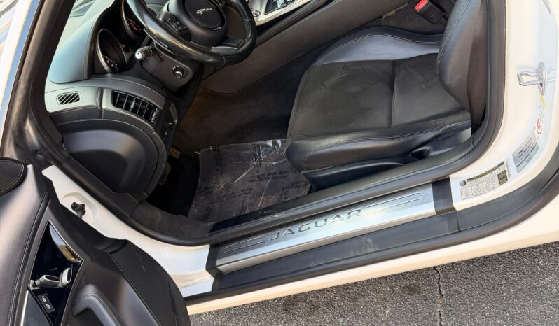 
								2017 Jaguar F-TYPE Premium Convertible full									