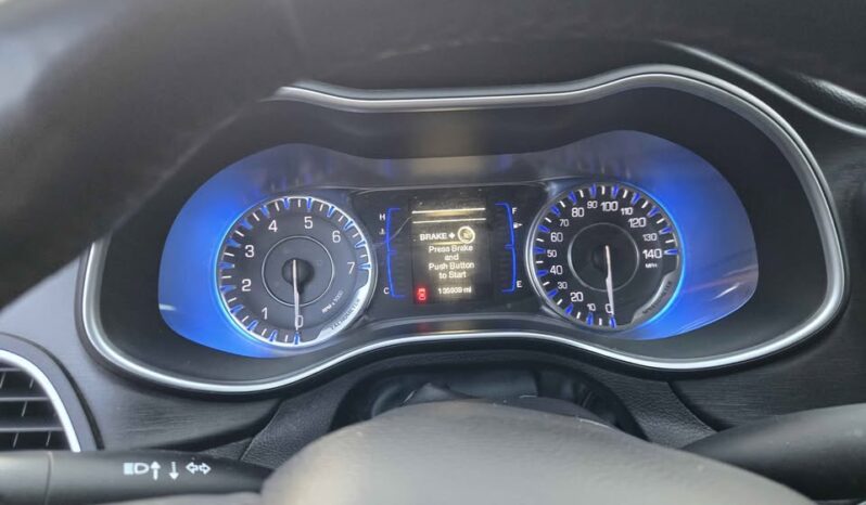 
								2015 Chrysler 200 full									