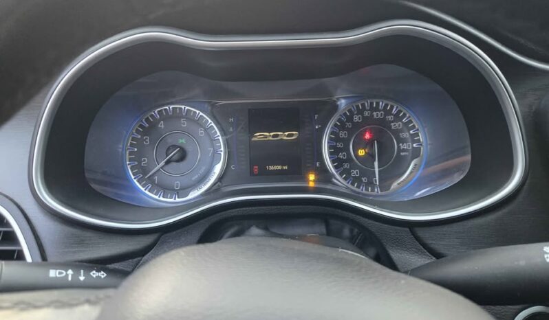 
								2015 Chrysler 200 full									