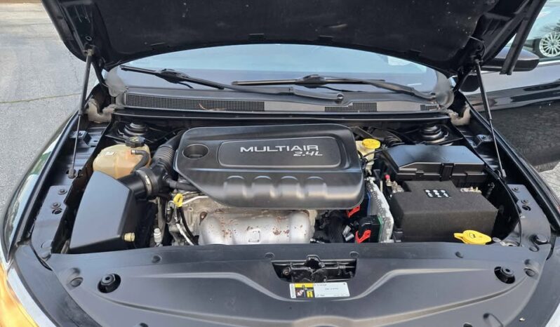 
								2015 Chrysler 200 full									