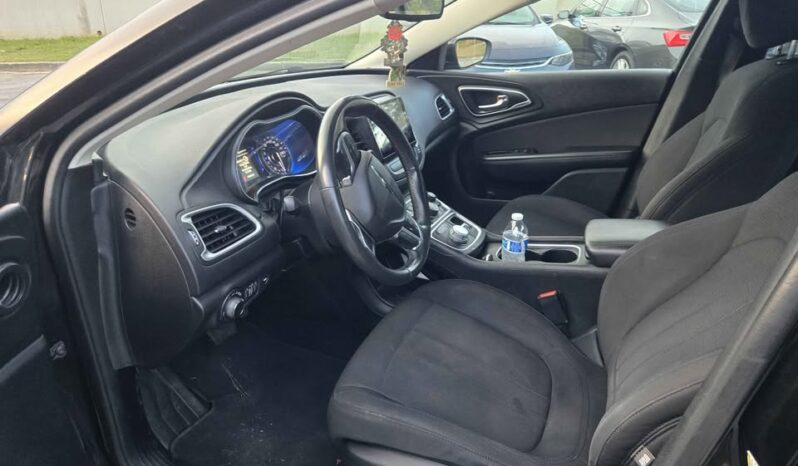 
								2015 Chrysler 200 full									