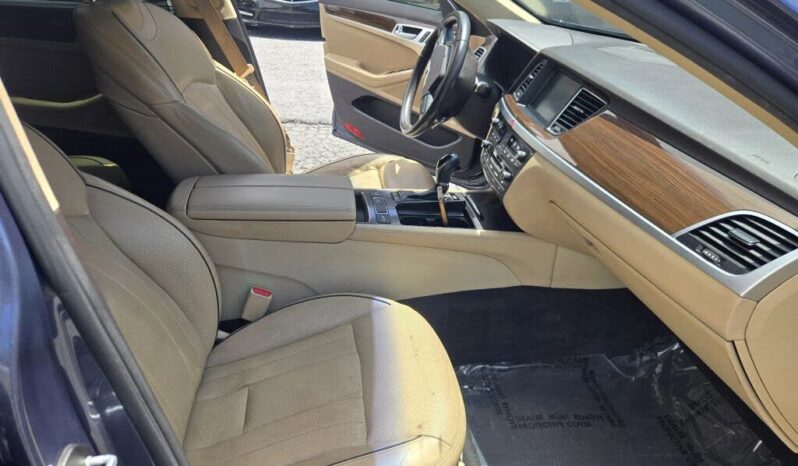 
								2015 Hyundai Genesis full									