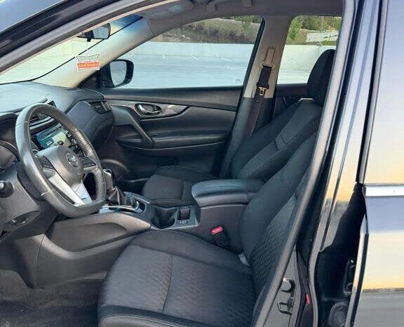 
								2017 Nissan Rogue SV full									