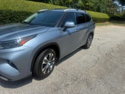 
										2022 Toyota Highlander XLE full									