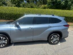 
										2022 Toyota Highlander XLE full									