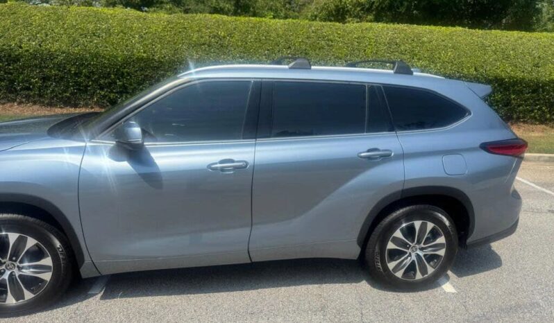
								2022 Toyota Highlander XLE full									