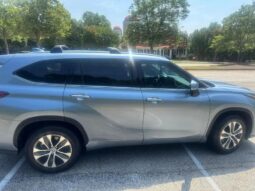 
										2022 Toyota Highlander XLE full									