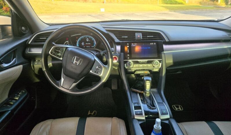 
								2017 Honda Civic full									
