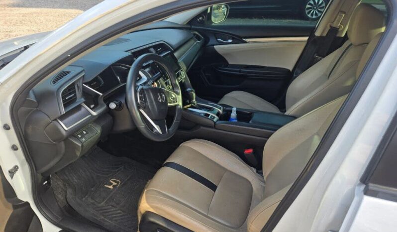 
								2017 Honda Civic full									