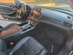 
										2018 Honda Accord Touring full									
