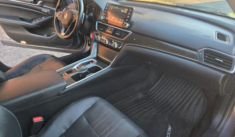 
								2018 Honda Accord Touring full									