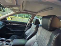 
										2018 Honda Accord Touring full									