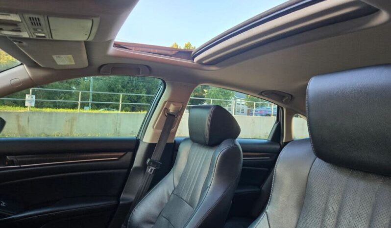 
								2018 Honda Accord Touring full									