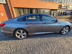 
										2018 Honda Accord Touring full									
