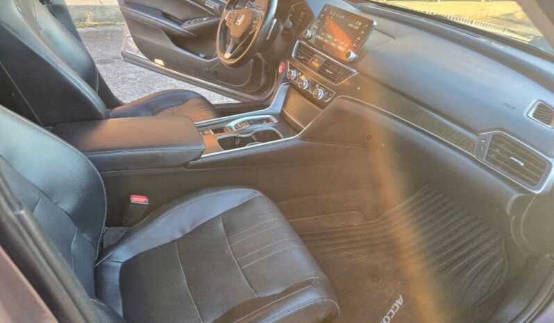 
								2018 Honda Accord Touring full									
